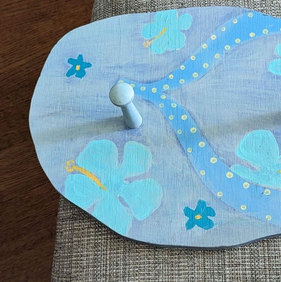 Super Cute "Flip Flop" Wall Decor With Hooks. Measures approximately 22.5" x 10" - Picture 4 of 8